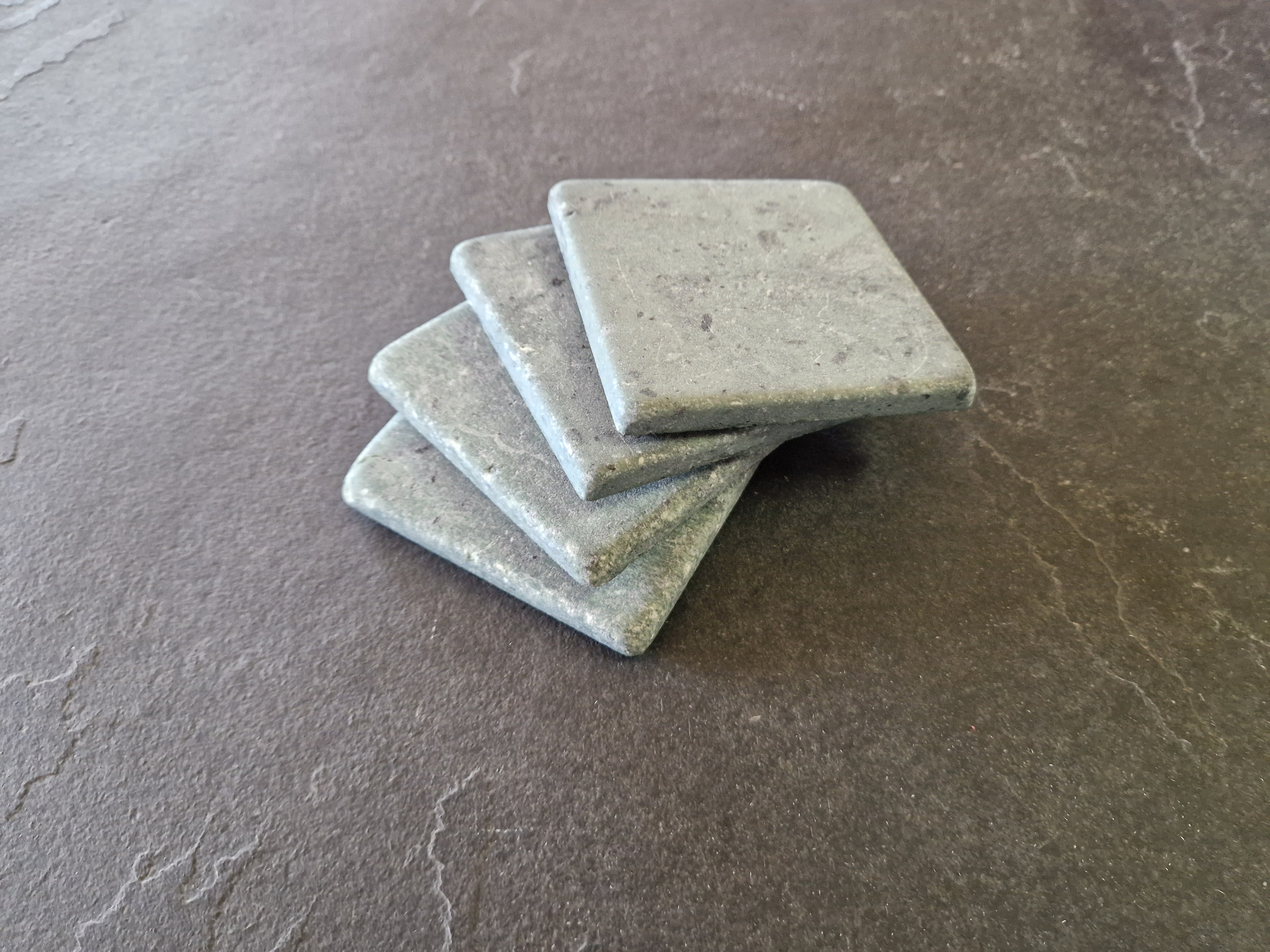Naturstein Untersetzer 10x10x1 cm 4-teiliges Set für Glas Kerze Seife etc.