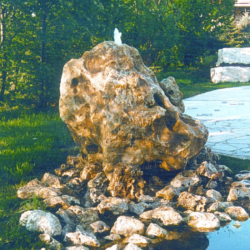 Quellsteine aus Dietfurter Dolomit®  Ø ca. 50-80 cm, inkl. Bohrung