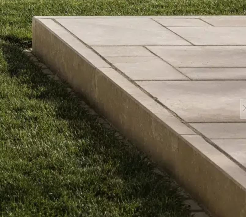 Randsteine aus Kalkstein Alba 100x25x7 cm  aufgeraut und getrommelt