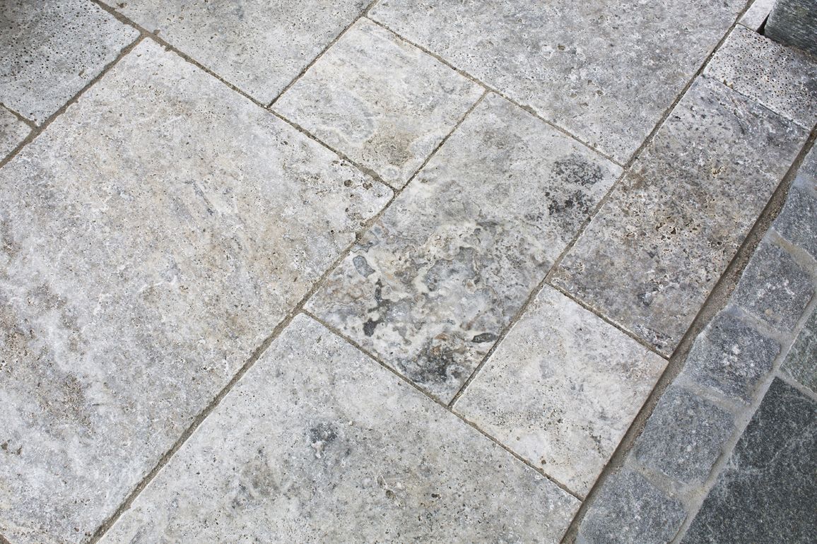 Travertin grau Römischer Verband 3 cm getrommelt Boden